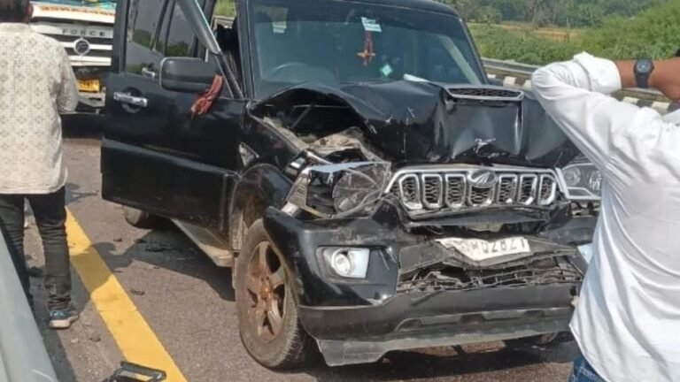 6adee549b1224-rahul-gandhi-convoy-accident-262944462-16x9
